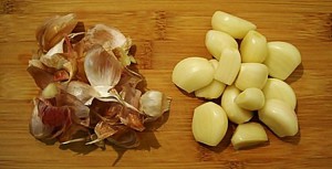 Чеснок очистить от шелухи